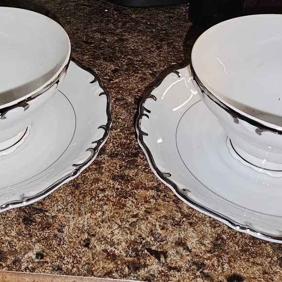 Tee cup and Saucer - Picture 2 of 4